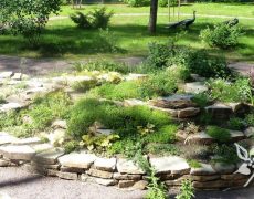 рекомендации-по-уходу-за-каменистыми-горками-рокариями-декоративными-отсыпками-декоративная-щепа-щебень-кирпичная-крошка-и-т.д.2